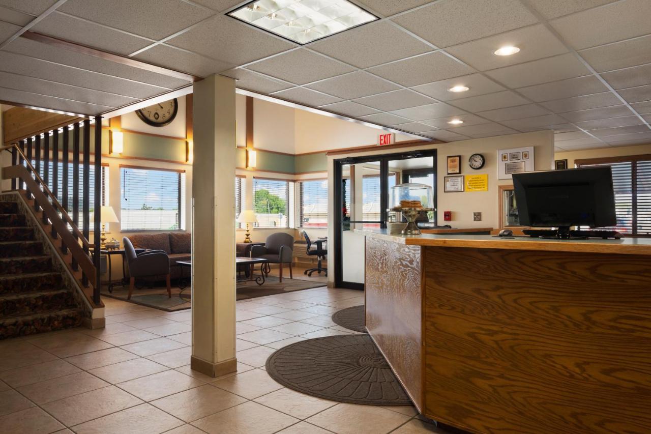 Super 8 By Wyndham Columbus Exterior foto