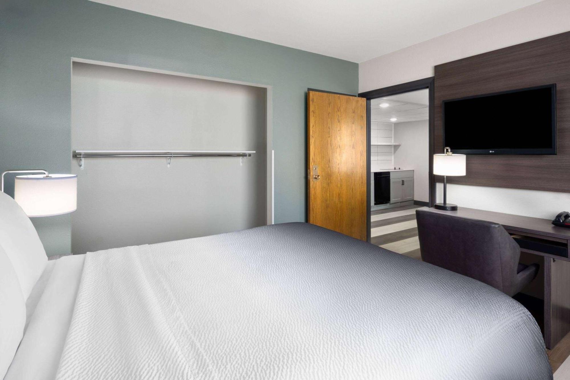 Super 8 By Wyndham Columbus Exterior foto