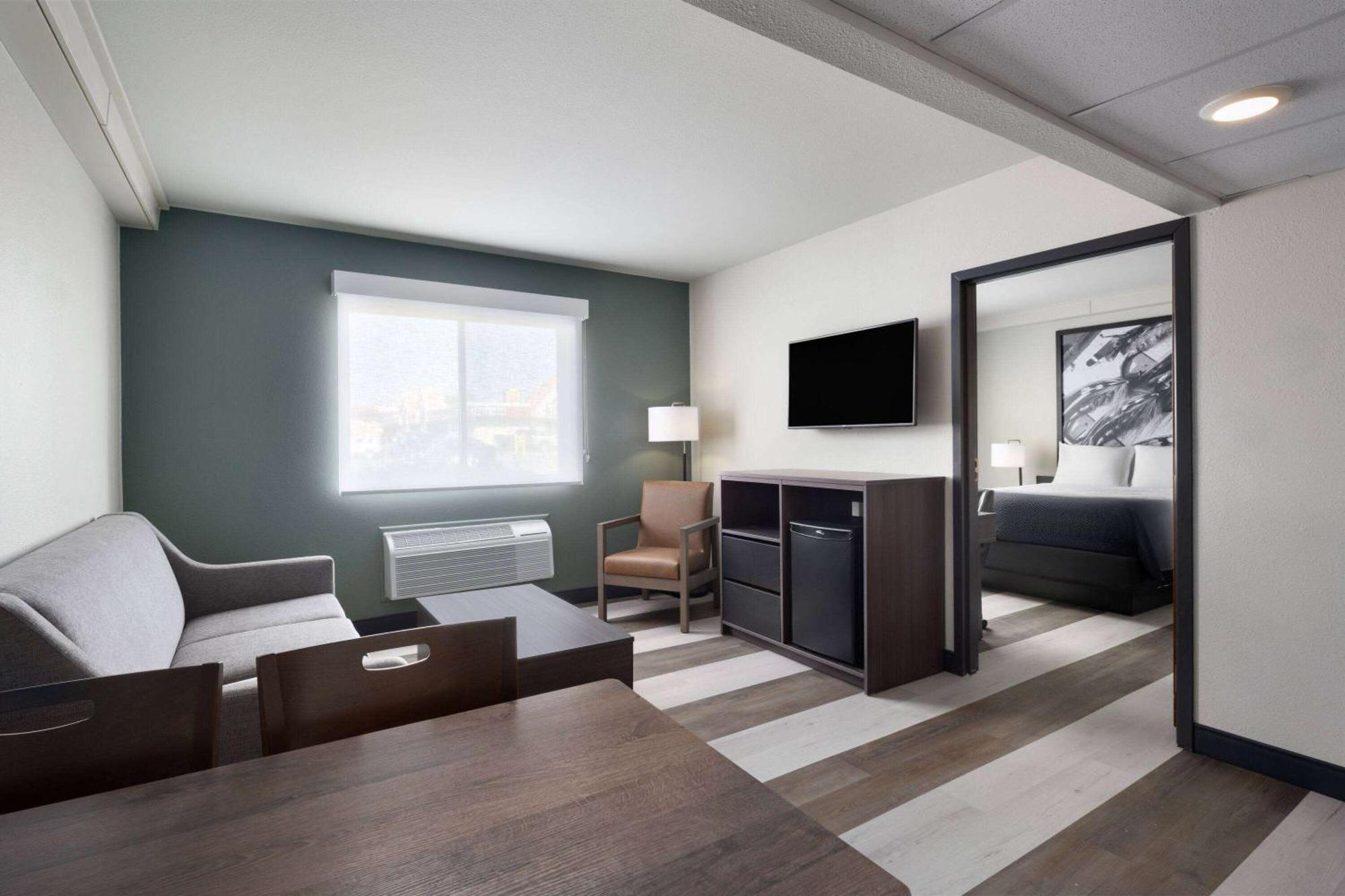 Super 8 By Wyndham Columbus Exterior foto
