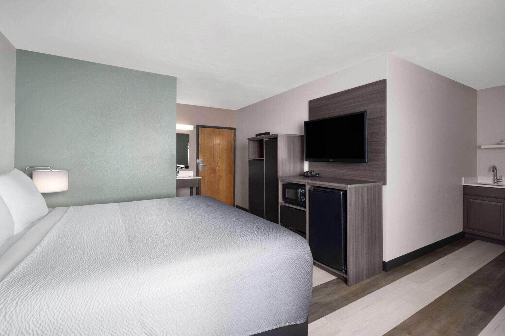 Super 8 By Wyndham Columbus Exterior foto