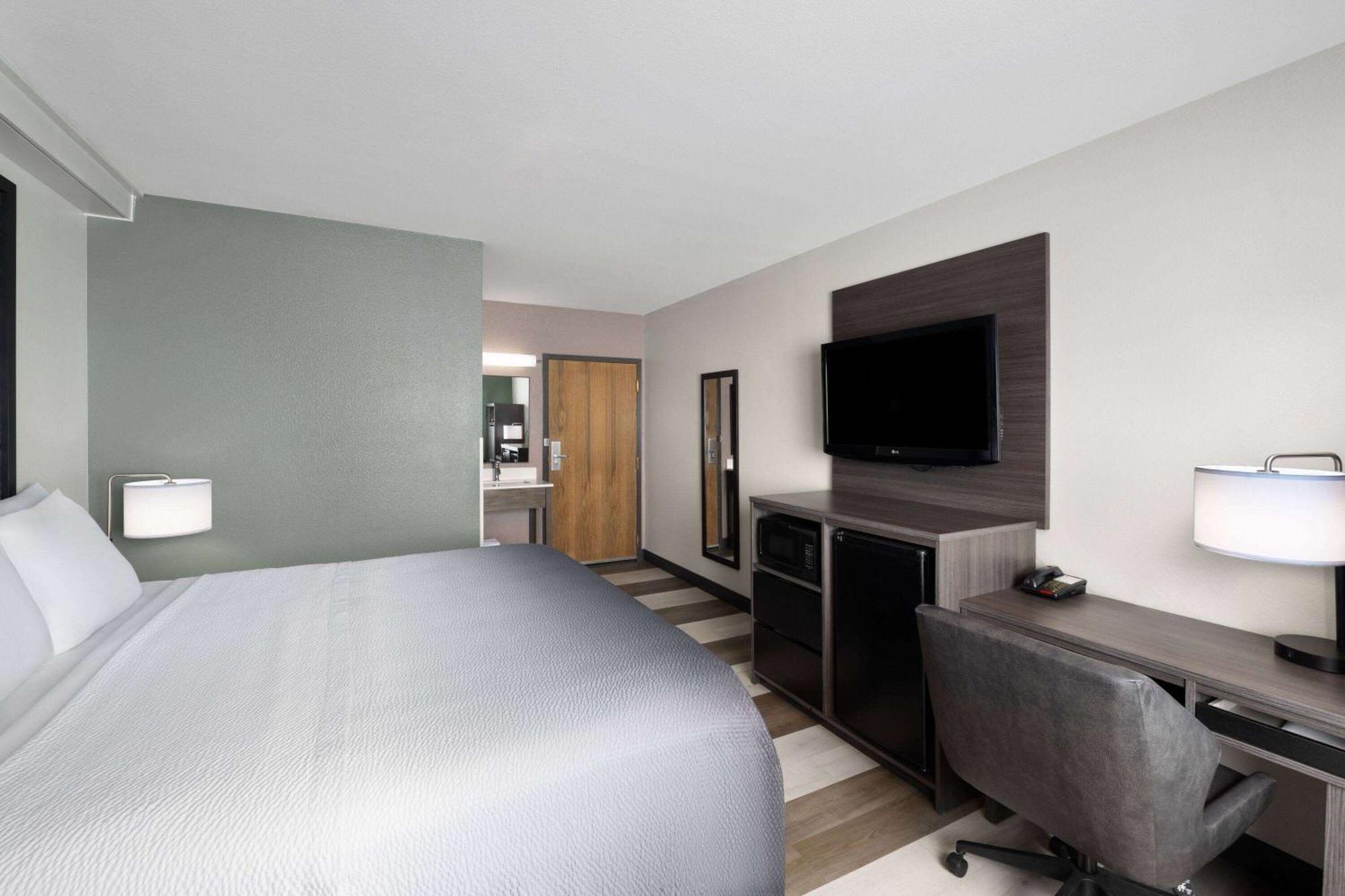 Super 8 By Wyndham Columbus Exterior foto