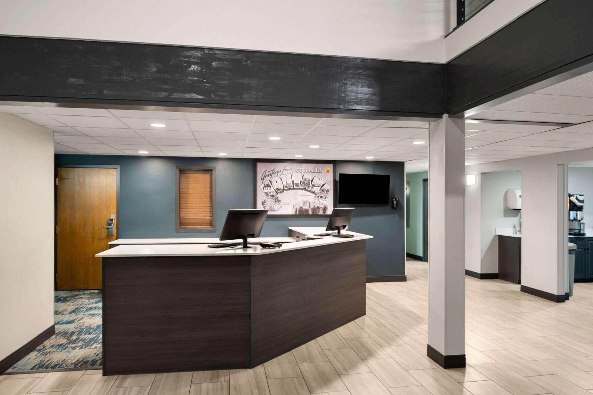 Super 8 By Wyndham Columbus Exterior foto